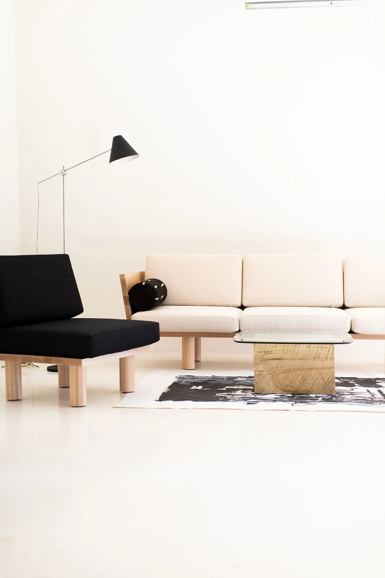 Modern Suelo Sofa - Turned Leg - 0321