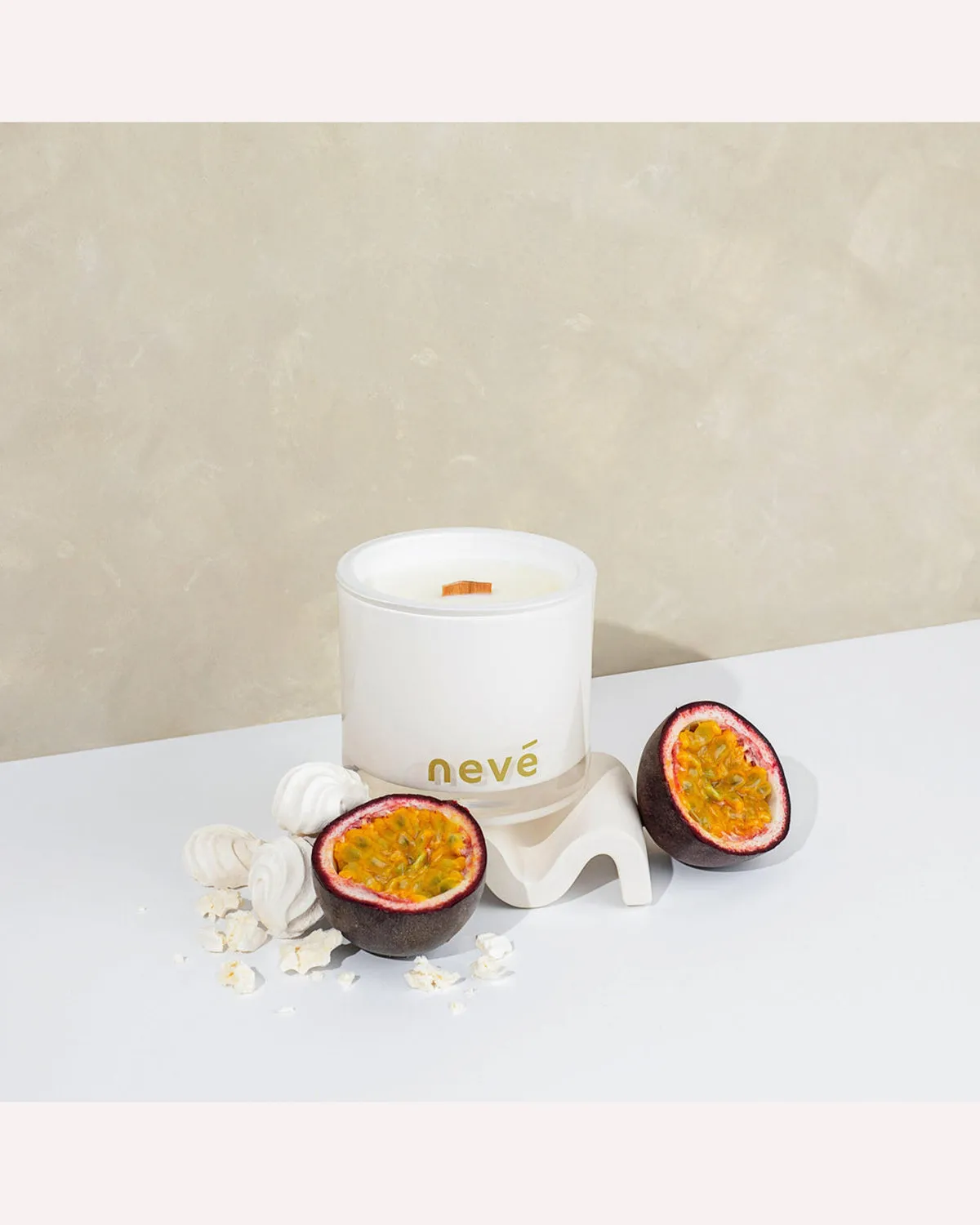 Neve Medium Candle - Passionfruit and Pavolva